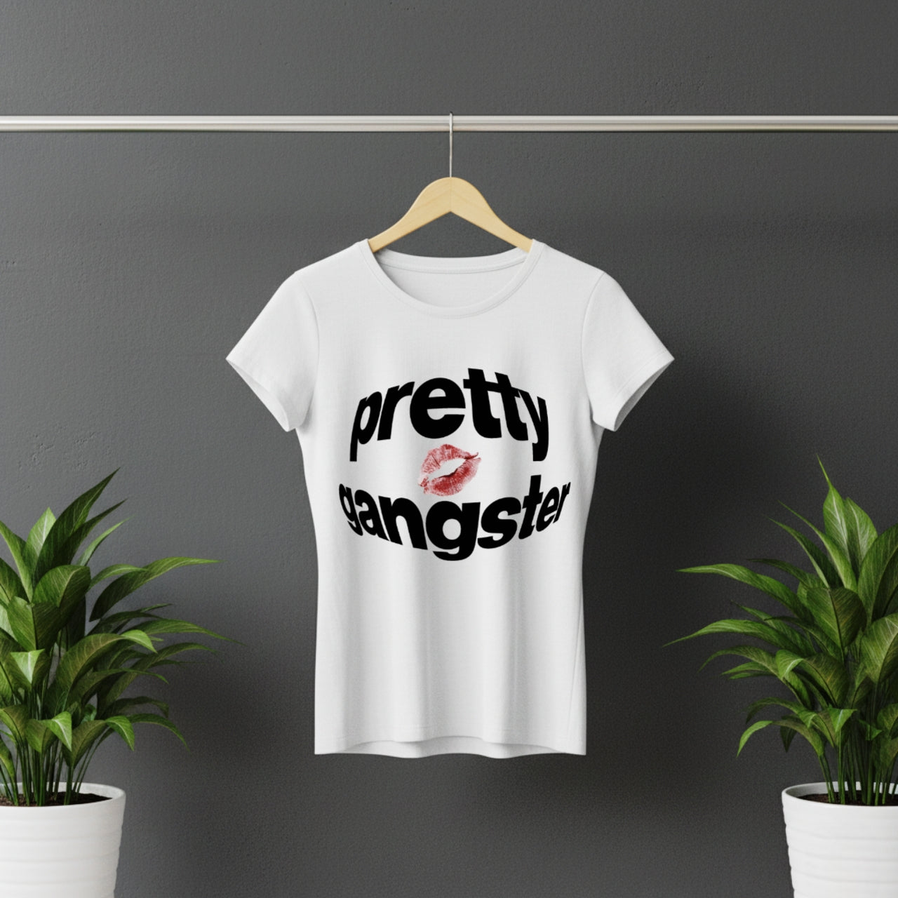 Pretty gangster Women's T-shirt