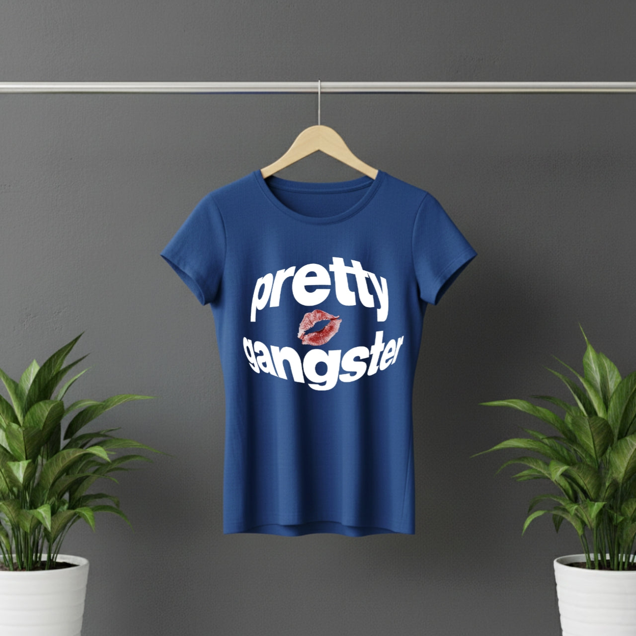 Pretty gangster Women's T-shirt